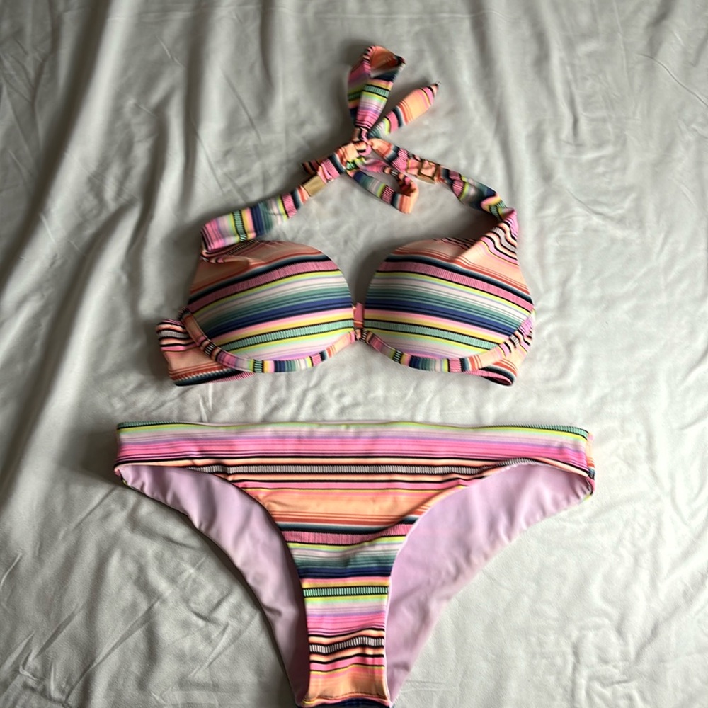 Victoria’s Secret push up bikini top 32B size small reversible bottom
